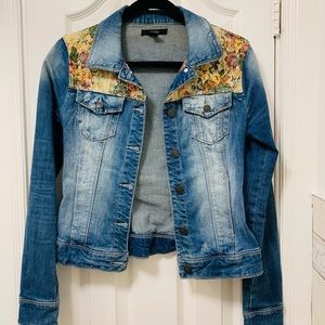 Amazing jean jacket 💙 size M